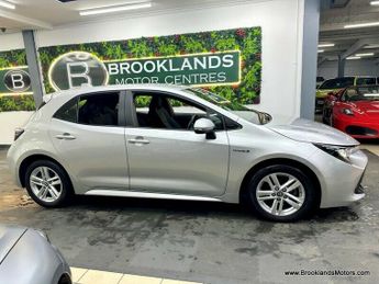 Toyota Corolla 1.8 ICON TECH [SAT NAV, HEATED SEATS & REVERSE CAMERA]