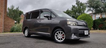 Toyota Voxy X 2.0L PETROL AUTO 7 SEATS 5 DR