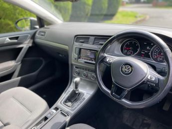 Volkswagen Golf SE TDI BLUEMOTION TECHNOLOGY DSG