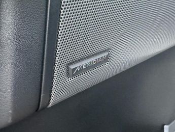 Land Rover Discovery 3.0 SD V6 Graphite SUV 5dr Diesel Auto 4WD Euro 6 (s/s) (256 bhp