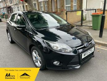 Ford Focus 1.6 Zetec Hatchback 5dr Petrol Powershift Euro 5 (125 ps)