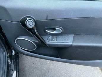 Renault Clio 1.2 Dynamique TomTom Hatchback 3dr Petrol Manual Euro 5 (75 ps)
