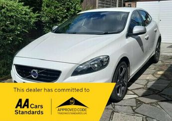 Volvo V40 D2 R-DESIGN NAV ULEZ FREE,ZERO ROAD TAX,68 MPG,FULL SERVICE HIST