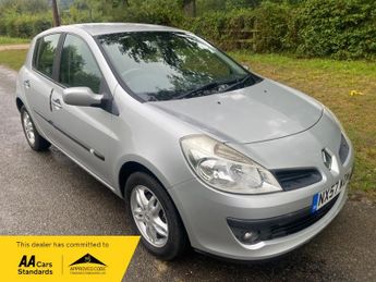 Renault Clio 1.4 16v Privilege Hatchback 5dr Petrol Manual (158 g/km, 98 bhp)