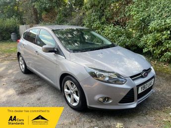 Ford Focus 1.6 Zetec Hatchback 5dr Petrol Powershift Euro 5 (125 ps)