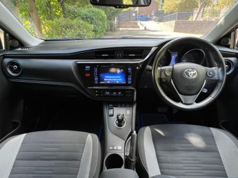 Toyota Auris 1.8 VVT-h Design CVT Euro 6 (s/s) 5dr