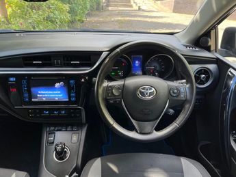 Toyota Auris 1.8 VVT-h Design CVT Euro 6 (s/s) 5dr
