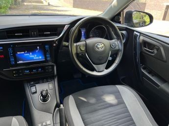 Toyota Auris 1.8 VVT-h Design CVT Euro 6 (s/s) 5dr