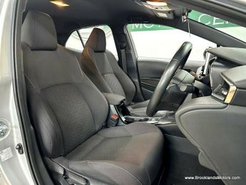 Toyota Corolla 1.8 ICON TECH [SAT NAV, HEATED SEATS & REVERSE CAMERA]