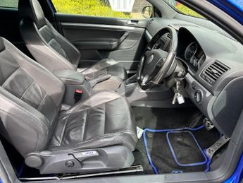 Volkswagen Golf R32