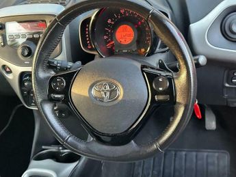 Toyota AYGO 1.0 VVT-i x-play x-shift Euro 6 5dr