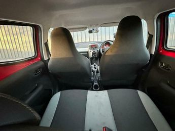 Toyota AYGO 1.0 VVT-i x-play x-shift Euro 6 5dr
