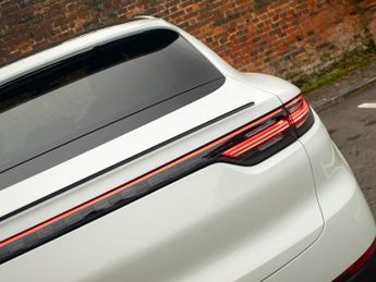 Porsche Cayenne E Hybrid V6 PLATINUM EDITION - Huge Spec - Adaptive Air Suspensi