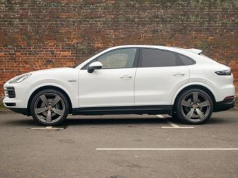Porsche Cayenne E Hybrid V6 PLATINUM EDITION - Huge Spec - Adaptive Air Suspensi