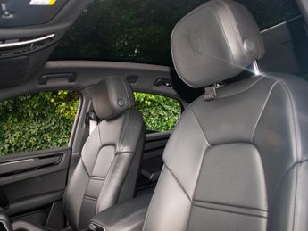Porsche Cayenne E Hybrid V6 PLATINUM EDITION - Huge Spec - Adaptive Air Suspensi