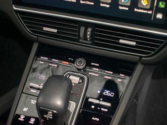 Porsche Cayenne E Hybrid V6 PLATINUM EDITION - Huge Spec - Adaptive Air Suspensi