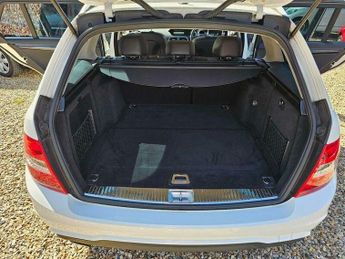 Mercedes-Benz C Class 1.8 C180 BlueEfficiency Elegance Auto Euro 5 5dr