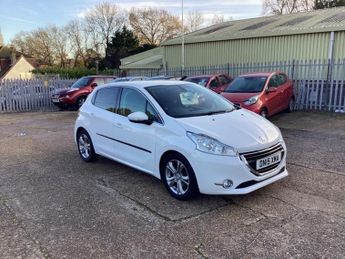 Peugeot 208 1.6 VTi Allure Hatchback 5dr Petrol Auto Euro 5 (120 ps)