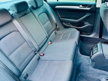 Volkswagen Passat SE BUSINESS TDI BLUEMOTION TECH DSG