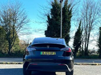 Tesla Model Y LONG RANGE AWD