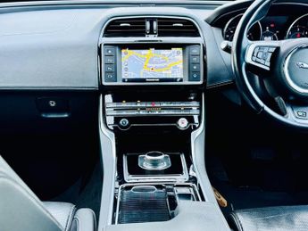 Jaguar XE D R-SPORT AWD