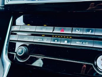 Jaguar XE D R-SPORT AWD