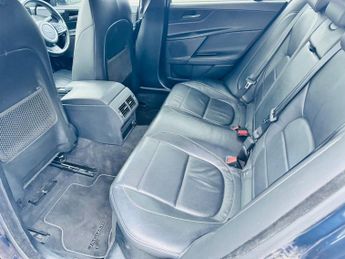 Jaguar XE D R-SPORT AWD