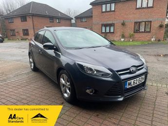 Ford Focus 1.6 Zetec Hatchback 5dr Petrol Powershift Euro 5 (125 ps)