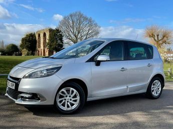 Renault Scenic DYNAMIQUE TOMTOM DCI EDC