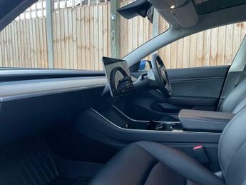 Tesla Model 3 Standard Range Plus Auto RWD 4dr