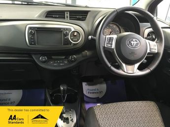 Toyota Yaris 1.33 Dual VVT-i ICON PLUS AUTOMATIC ONLY 24300 MILES!!