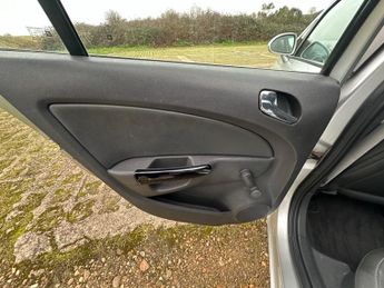 Vauxhall Corsa 1.4i 16v Design Hatchback 5dr Petrol Automatic (a/c) (166 g/km, 