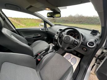 Vauxhall Corsa 1.4i 16v Design Hatchback 5dr Petrol Automatic (a/c) (166 g/km, 