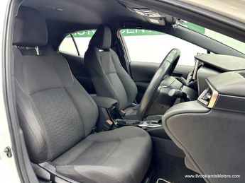 Toyota Corolla 1.8 ICON TECH [SAT NAV, HEATED SEATS & REVERSE CAMERA]