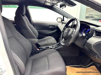 Toyota Corolla 1.8 ICON TECH [SAT NAV, HEATED SEATS & REVERSE CAMERA]