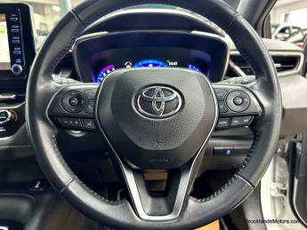 Toyota Corolla 1.8 ICON TECH [SAT NAV, HEATED SEATS & REVERSE CAMERA]