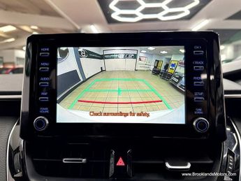 Toyota Corolla 1.8 ICON TECH [SAT NAV, HEATED SEATS & REVERSE CAMERA]