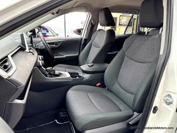 Toyota RAV4 2.5 VVT-I DESIGN [SAT NAV, REVERSE CAMERA & 4WD]