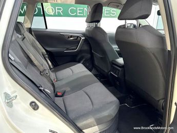 Toyota RAV4 2.5 VVT-I DESIGN [SAT NAV, REVERSE CAMERA & 4WD]