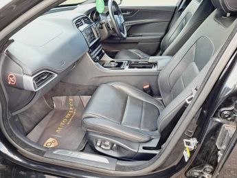 Jaguar XE D R-SPORT AWD