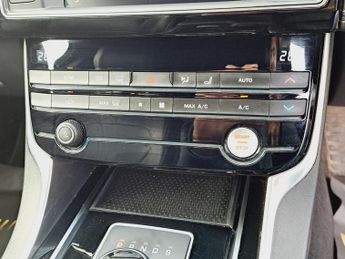 Jaguar XE D R-SPORT AWD