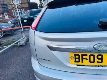 Ford Focus 1.6 Titanium 5dr