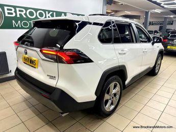 Toyota RAV4 2.5 VVT-I DESIGN [SAT NAV, REVERSE CAMERA & 4WD]