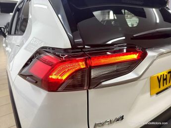 Toyota RAV4 2.5 VVT-I DESIGN [SAT NAV, REVERSE CAMERA & 4WD]