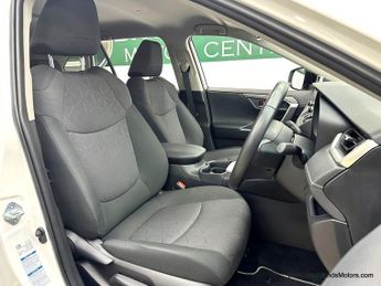 Toyota RAV4 2.5 VVT-I DESIGN [SAT NAV, REVERSE CAMERA & 4WD]