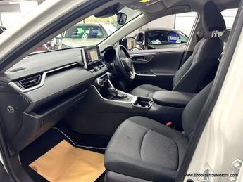 Toyota RAV4 2.5 VVT-I DESIGN [SAT NAV, REVERSE CAMERA & 4WD]