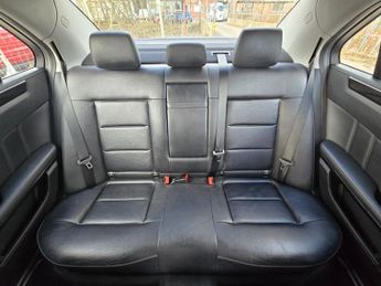 Mercedes-Benz E Class 2.1 E300dh BlueTEC G-Tronic+ Euro 5 (s/s) 4dr