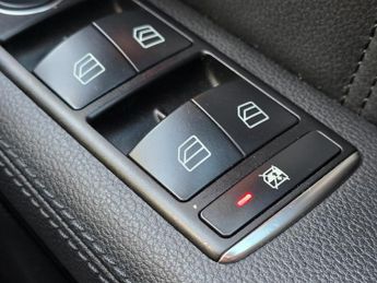 Mercedes-Benz E Class 2.1 E300dh BlueTEC G-Tronic+ Euro 5 (s/s) 4dr