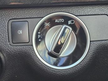 Mercedes-Benz E Class 2.1 E300dh BlueTEC G-Tronic+ Euro 5 (s/s) 4dr