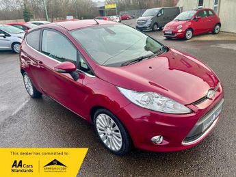 Ford Fiesta TITANIUM P/SENSORS+CRUISE+AIR CON